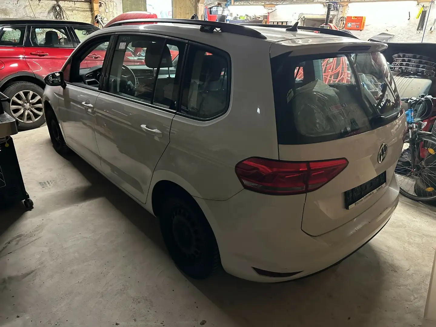 Volkswagen Touran TAXI Comfortline BMTStart-Stopp White - 2