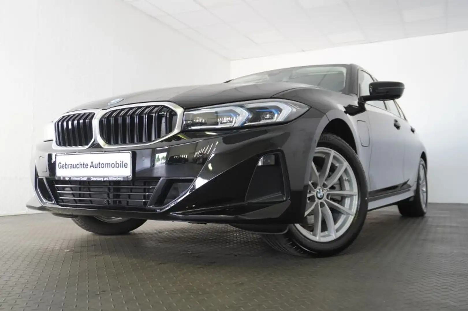 BMW 330 e Limo *INNOPAKET.HUD.SPORTSITZE* Noir - 2