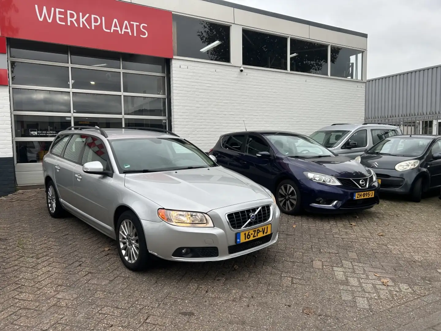 Volvo V70 2.5T Momentum Grijs - 2