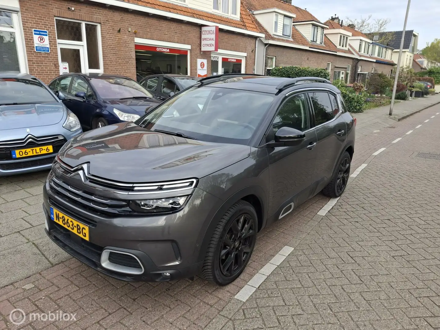 Citroen C5 Aircross 1.6 PureTech Shine, automaat Grijs - 1