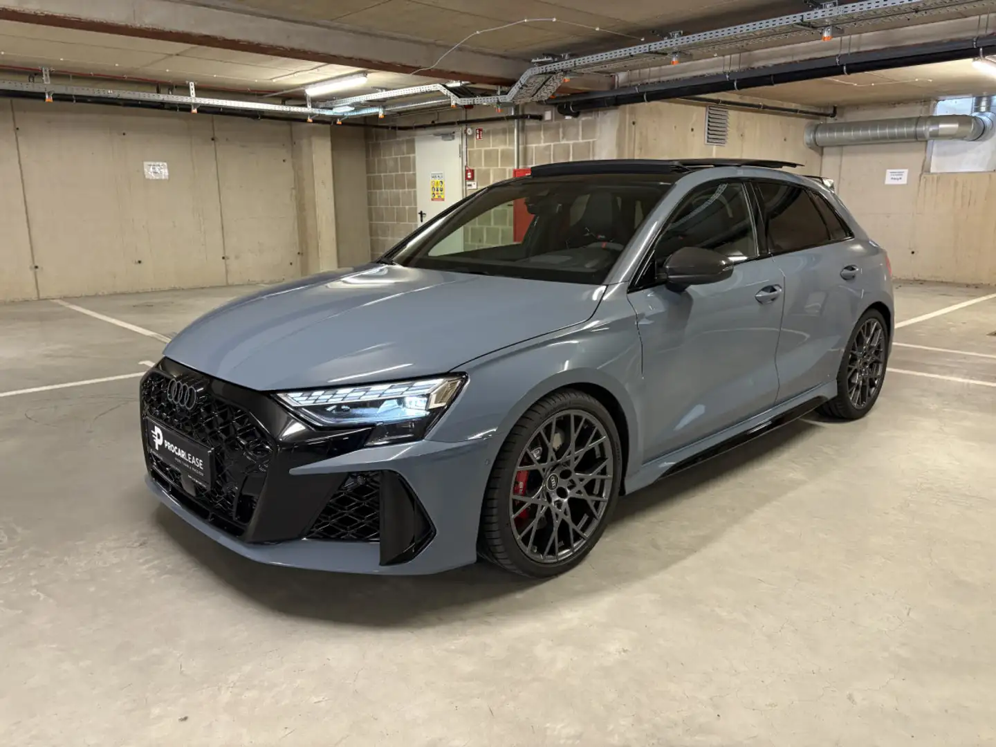Audi RS3 Sportback 2.5 TFSI quattro/PERF/CARBONE/Pano/ /19/ Grau - 1