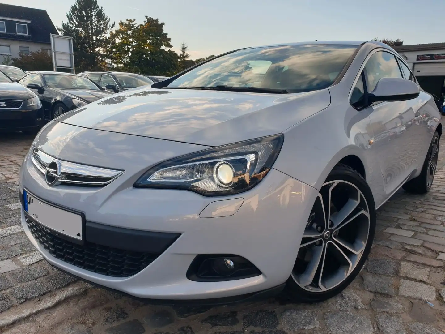 Opel Astra J GTC Innovation*Bi-Xenon*Klima* Grau - 1