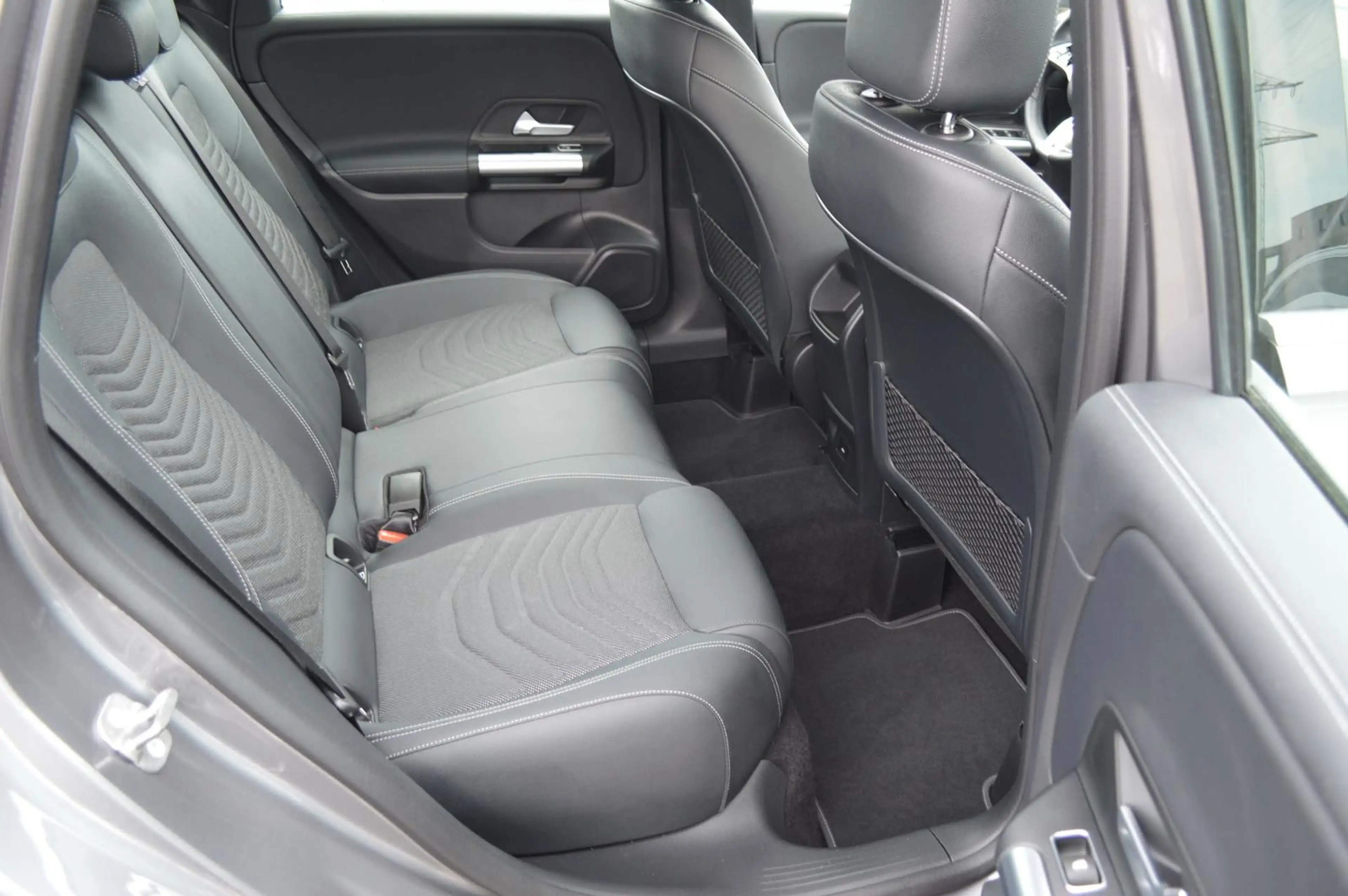 Mercedes-Benz B 200 d*Virtual*360°*Navi*LED*Keyless*Carplay*SHZ — photo 8