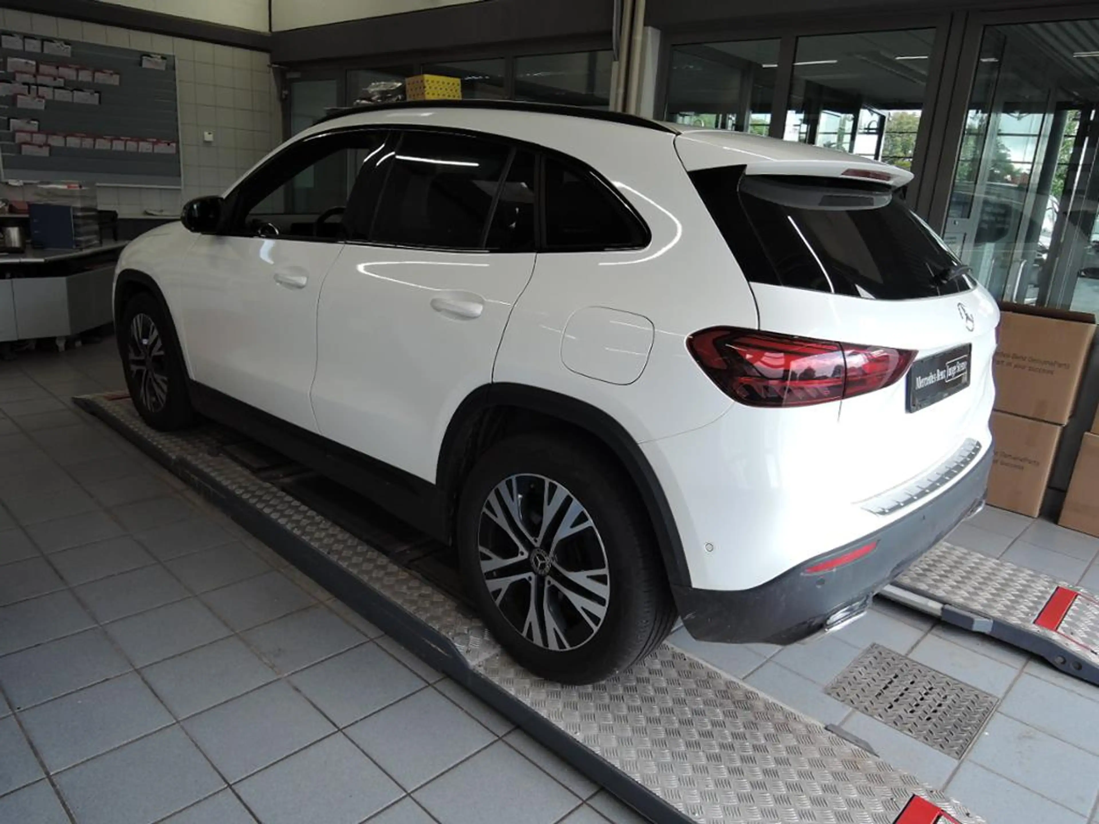 Mercedes-Benz GLA 220 d 4M Progressive*Night*LED*Kamera*AHK* — photo 2