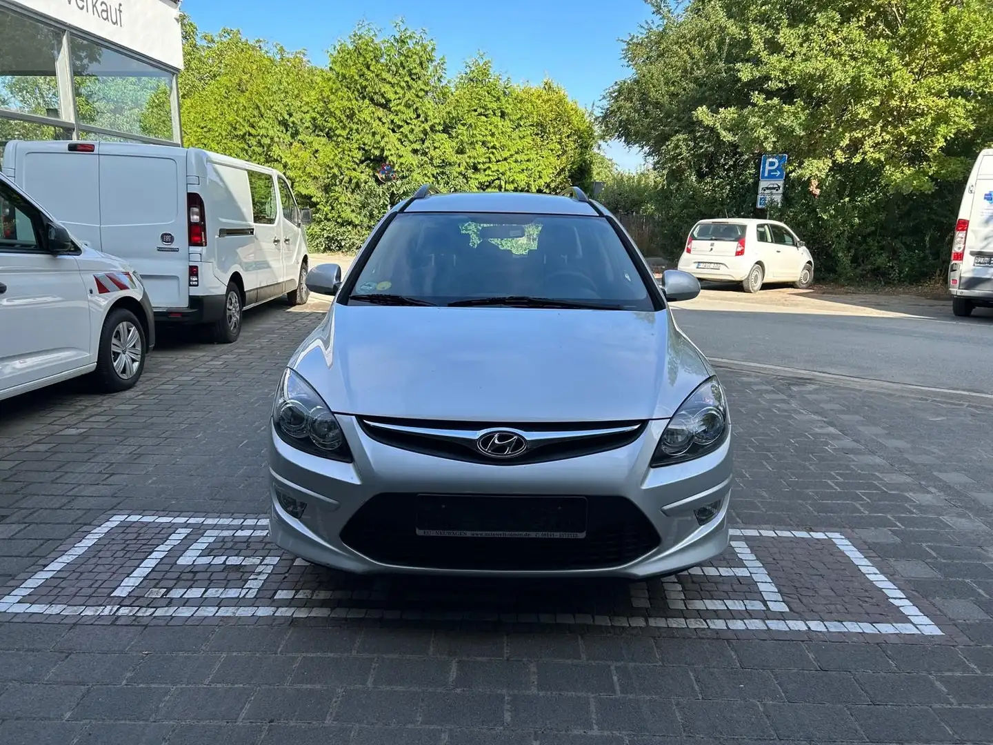 Hyundai i30 CW 1.6 CRDi 66 kW classic Plateado - 1