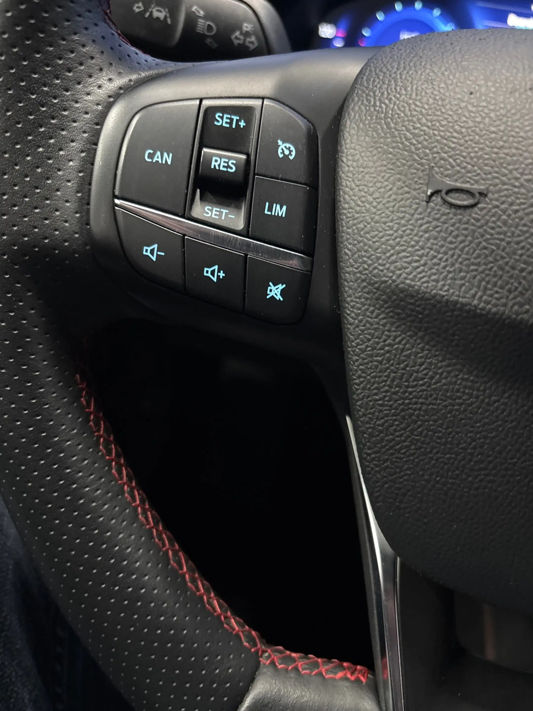 Ford Focus 1.0 EcoBoost Hybrid ST Line X Business Navi | Clim — photo 17