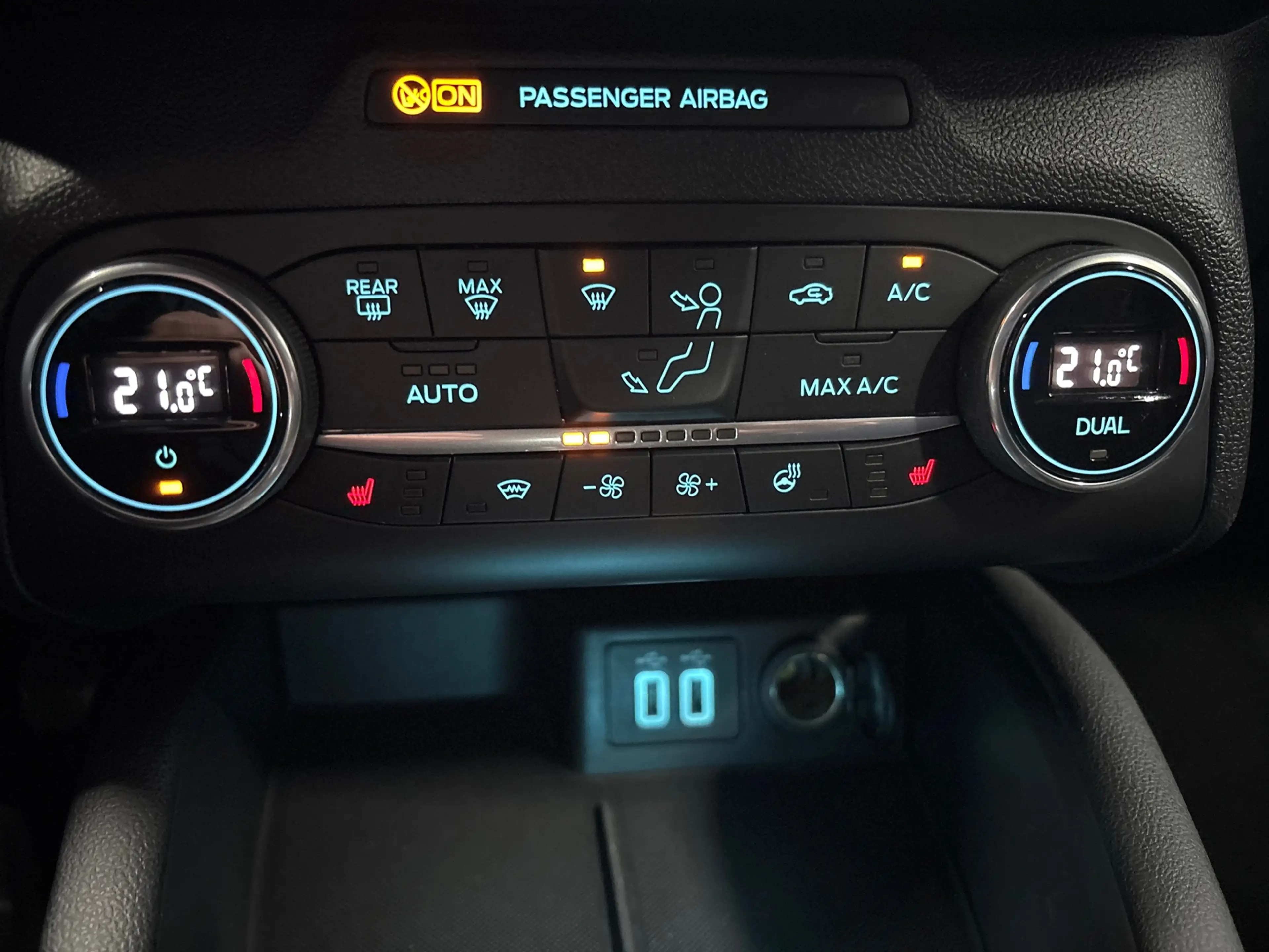 Ford Focus 1.0 EcoBoost Hybrid ST Line X Business Navi | Clim — photo 19