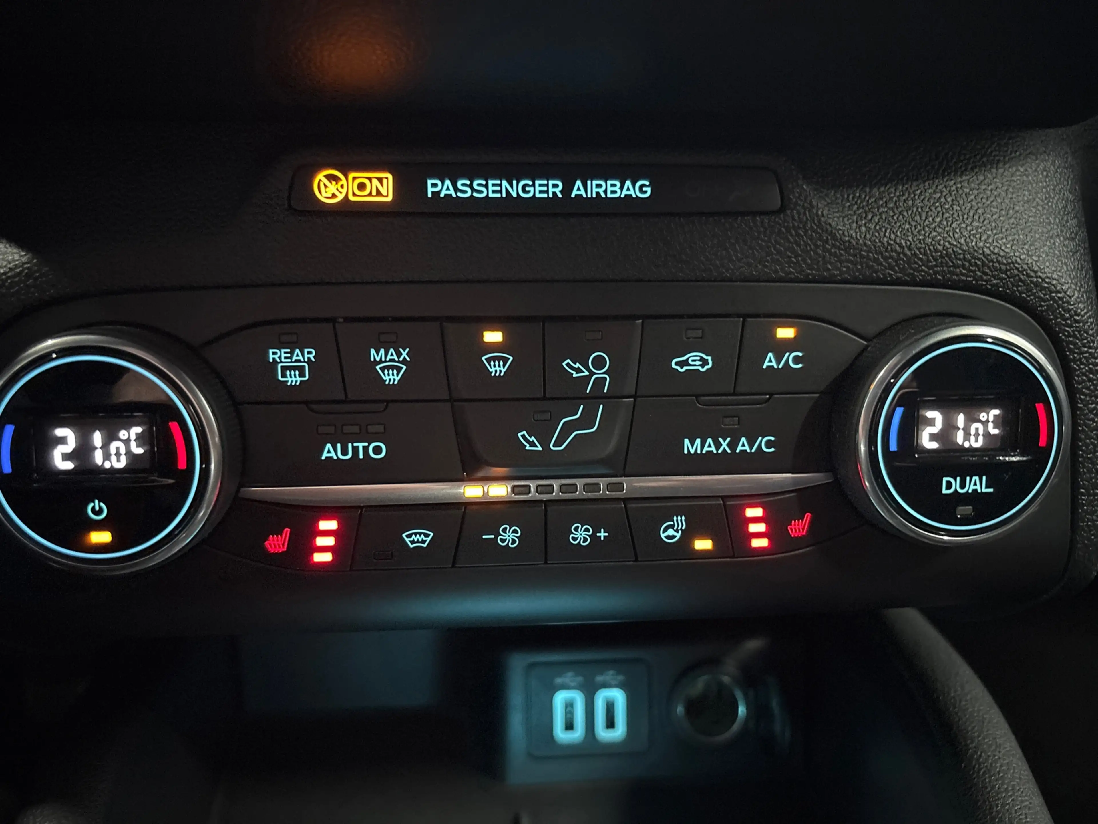 Ford Focus 1.0 EcoBoost Hybrid ST Line X Business Navi | Clim — photo 20