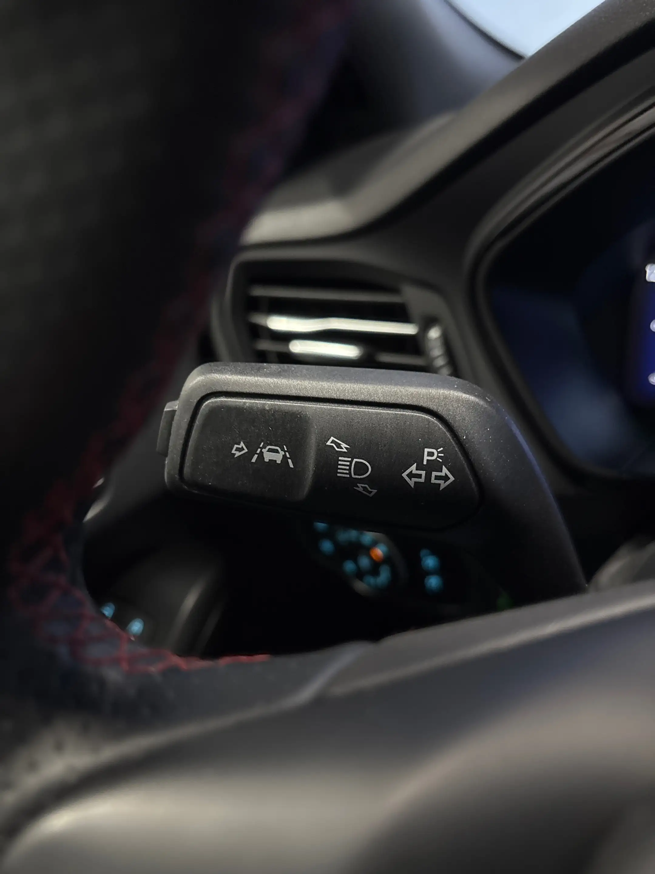 Ford Focus 1.0 EcoBoost Hybrid ST Line X Business Navi | Clim — photo 24