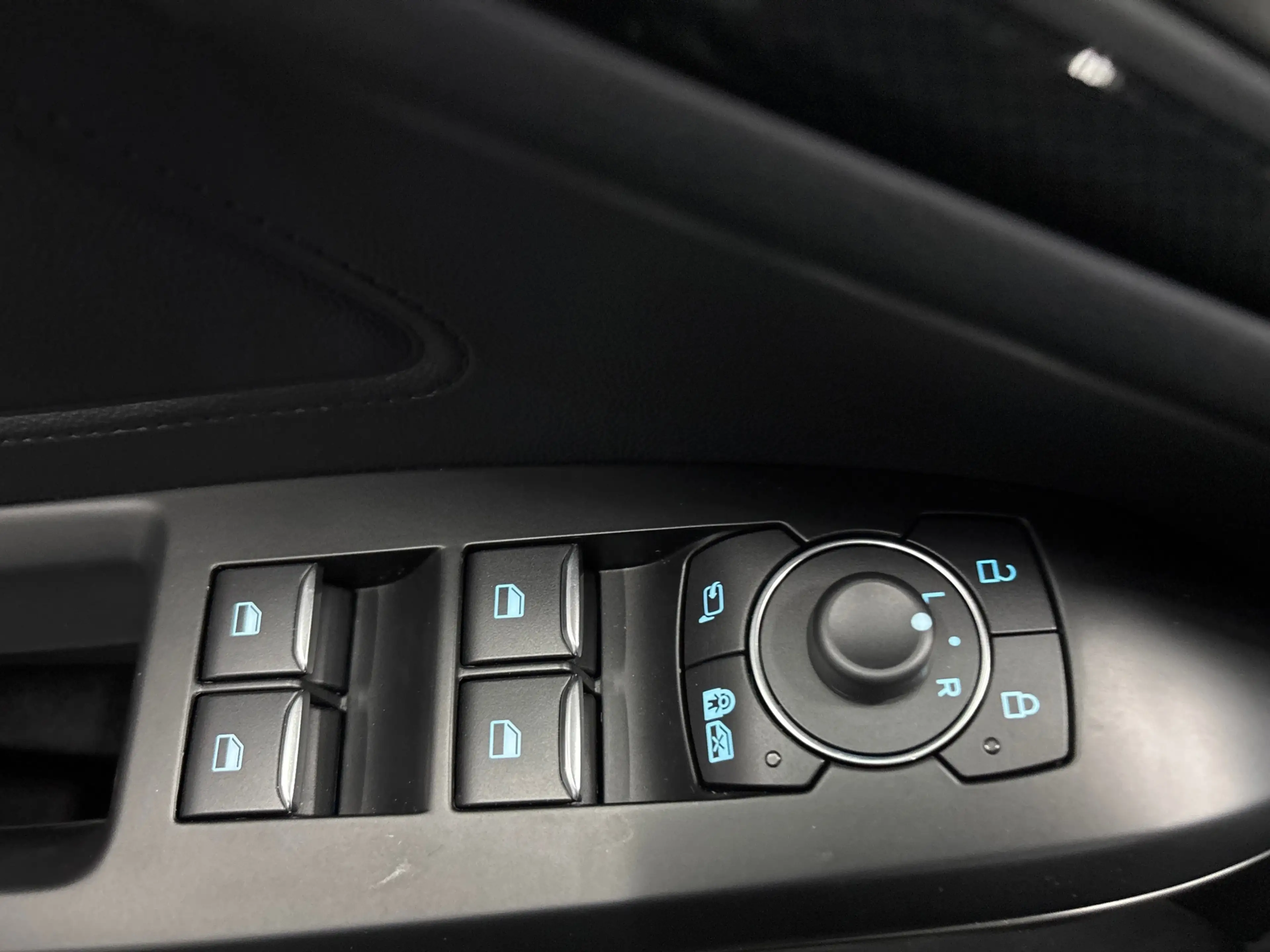 Ford Focus 1.0 EcoBoost Hybrid ST Line X Business Navi | Clim — photo 11