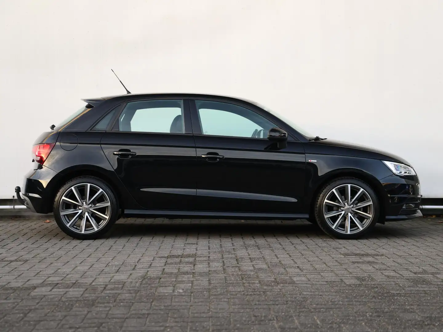 Audi A1 Sportback 1.0 TFSI Advance Sport | Trekhaak | Bi-x Zwart - 2