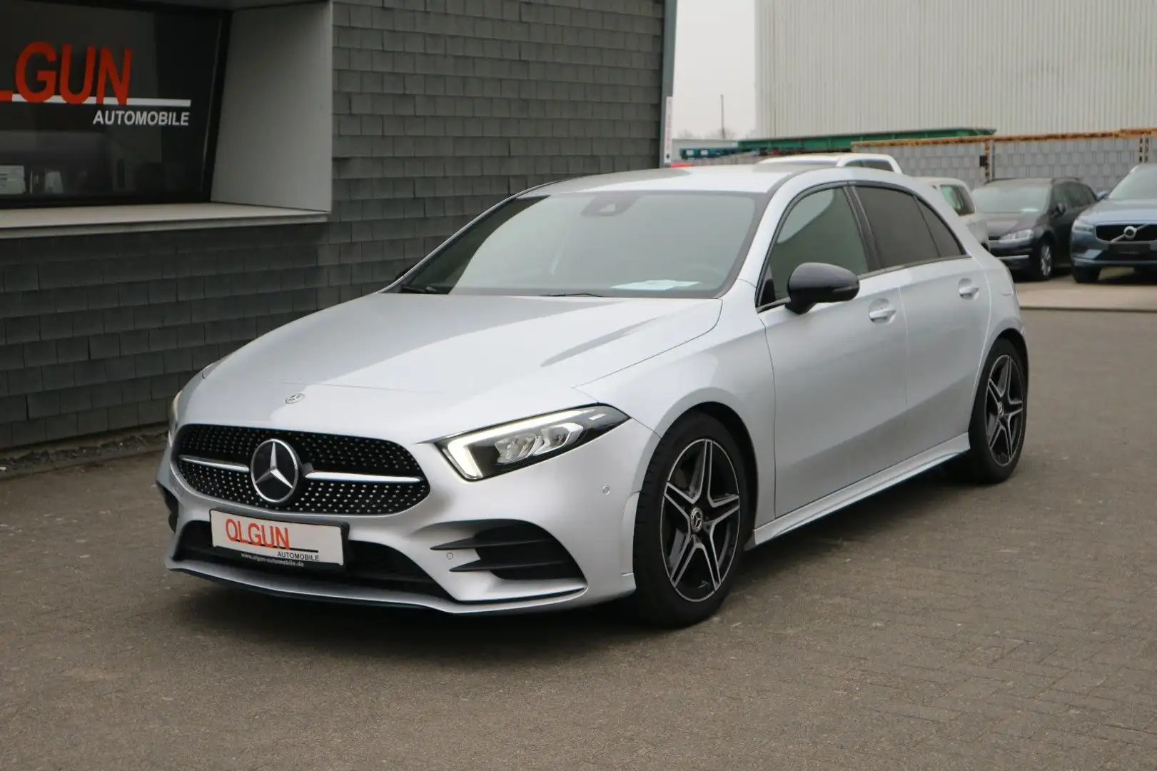 Mercedes-Benz A 180 Aut. AMG *LED*MBUX*NAVI*PDC*KAMERA* Silber - 1
