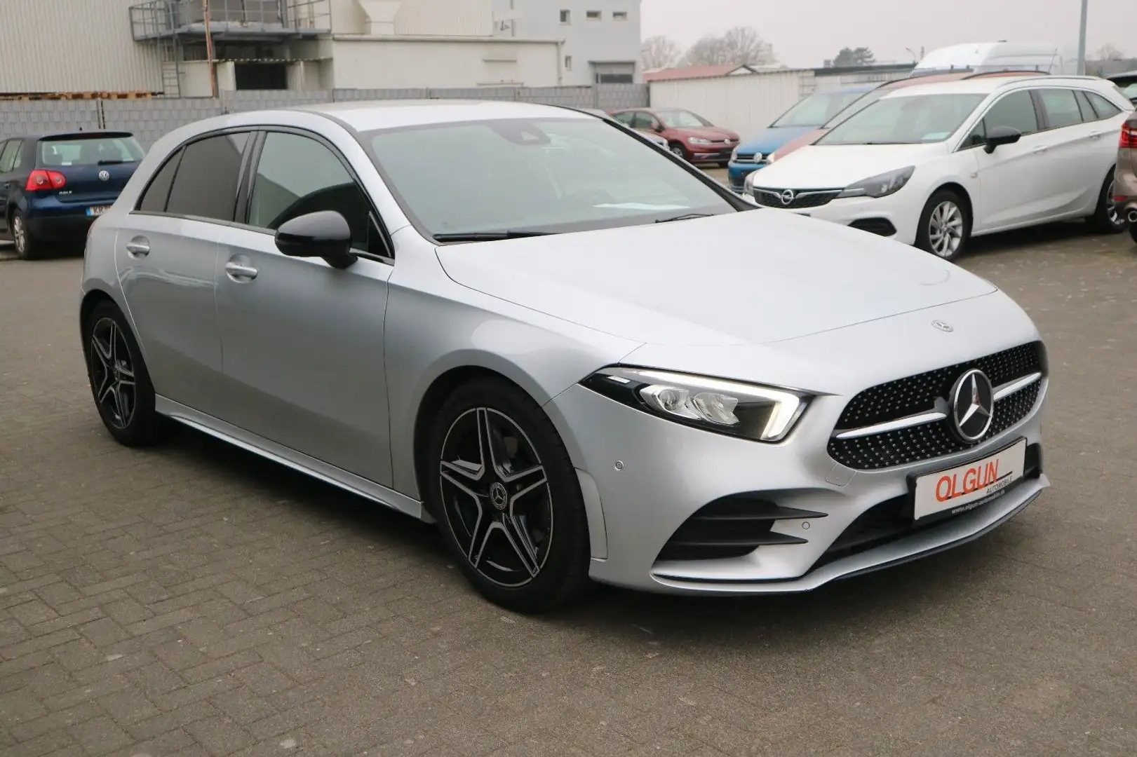 Mercedes-Benz A 180 Aut. AMG *LED*MBUX*NAVI*PDC*KAMERA* Silber - 2