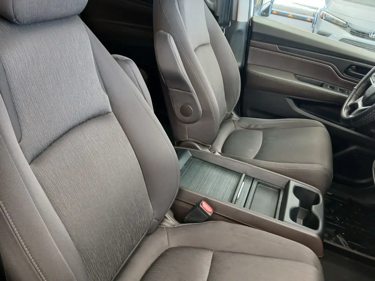 Honda Odyssey снимка Honda Odyssey