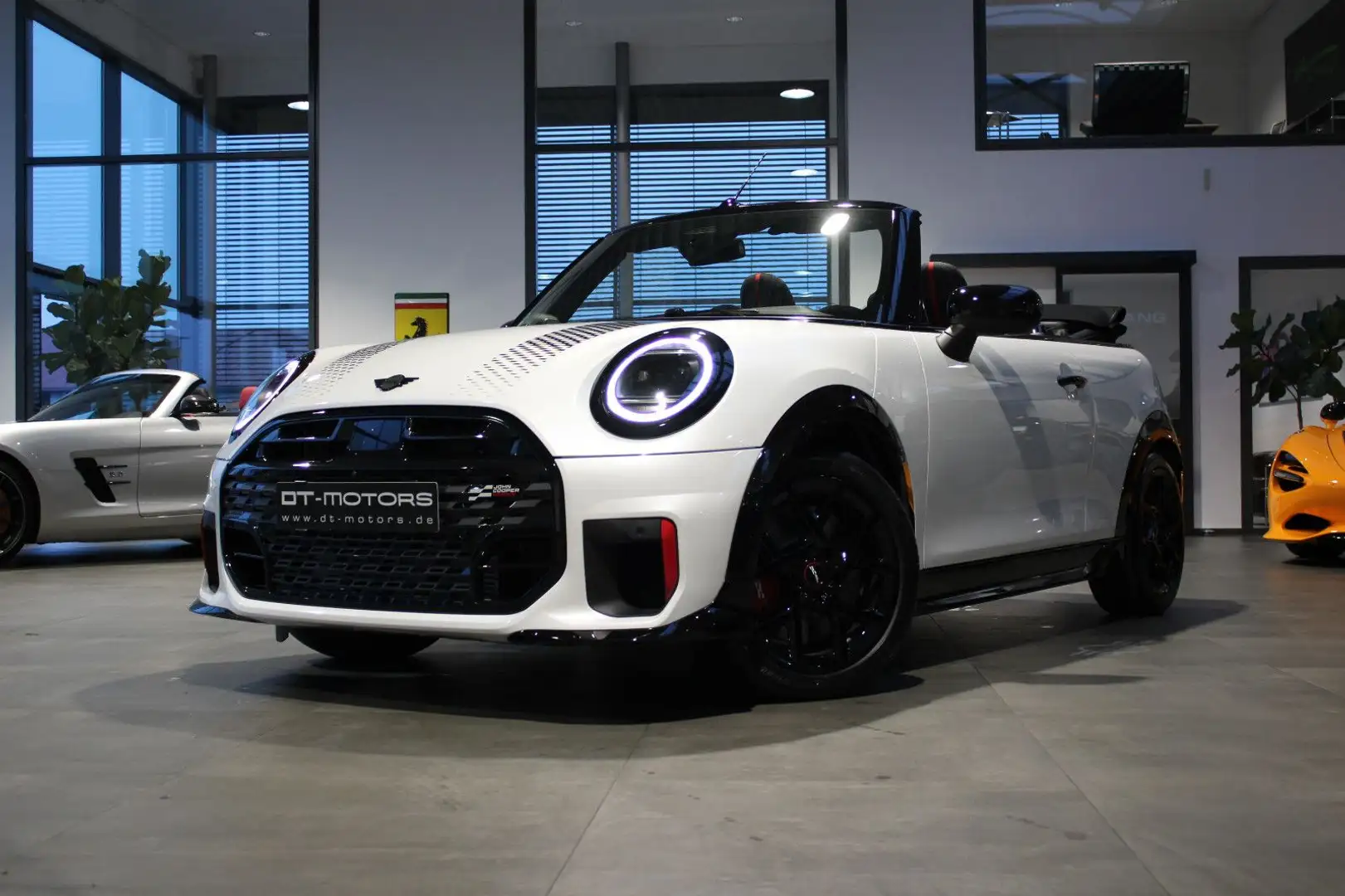 MINI John Cooper Works Cabrio JOHN COOPER WORKS CABRIO *NANUQ WHITE* 2025 Weiß - 1