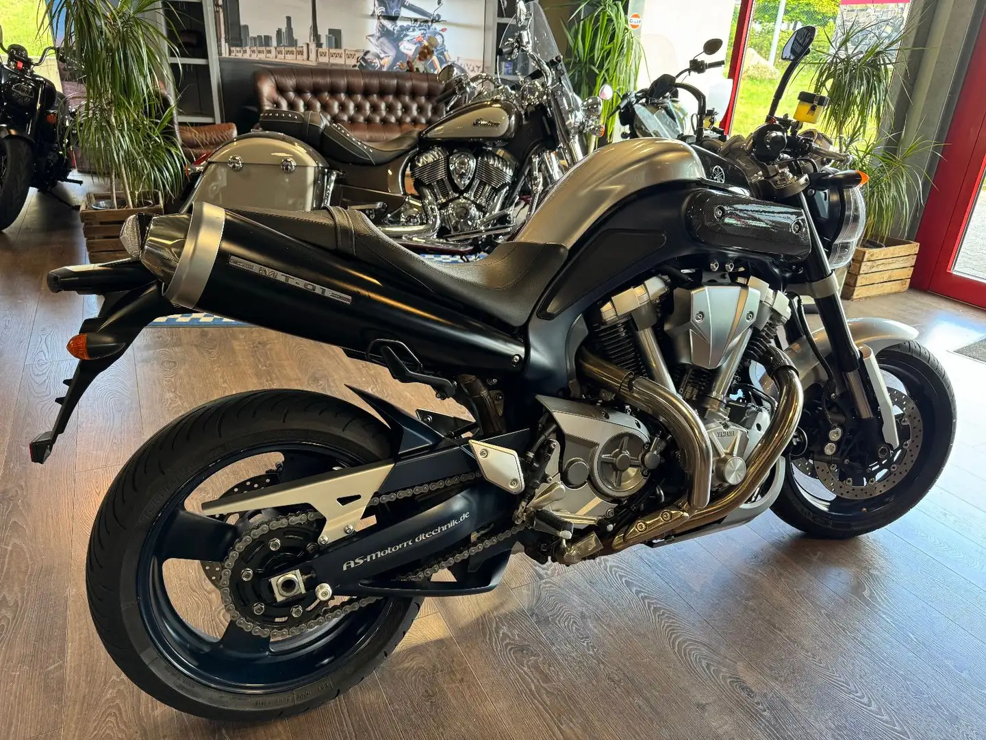 Yamaha MT-01 Argent - 1