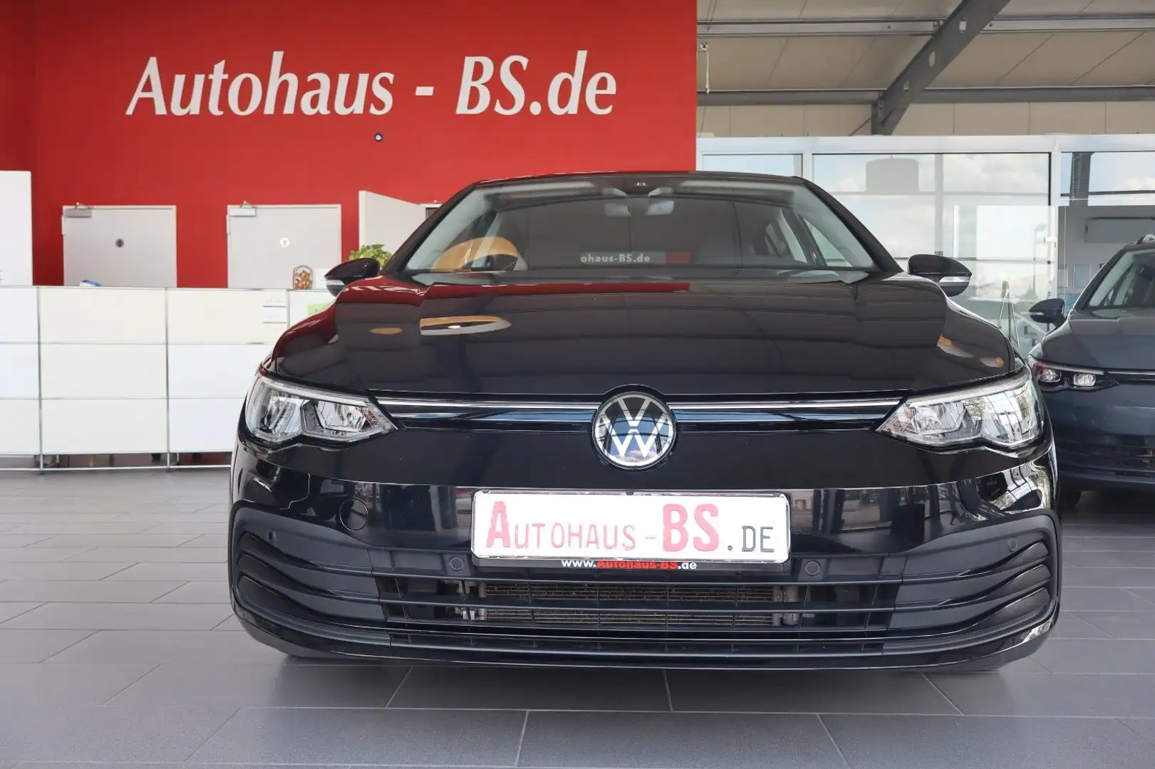 Volkswagen Golf VIII Limo Life 2.0TDI DSG,KameraNaviLED,1Hd Schwarz - 2