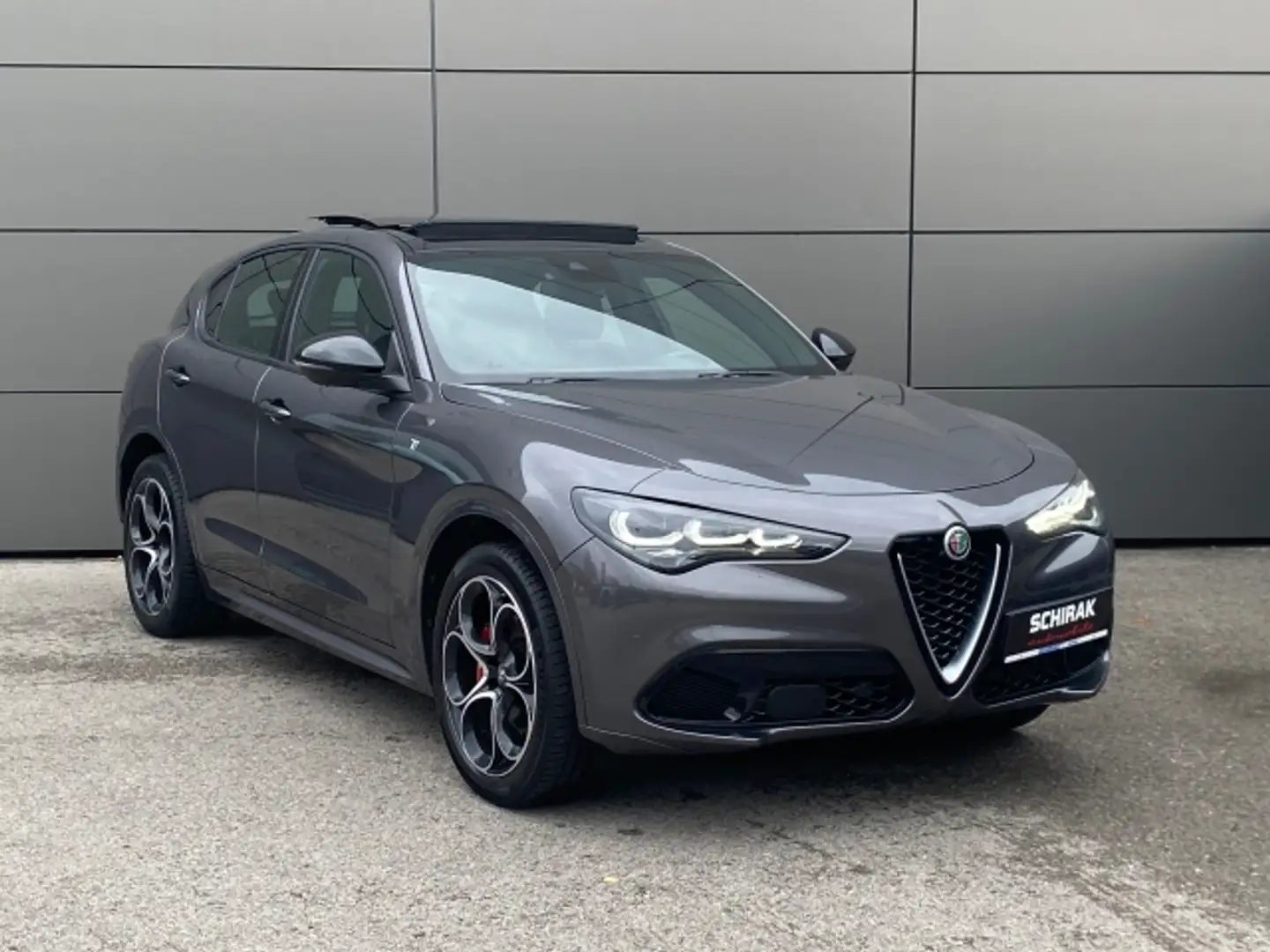 Alfa Romeo Stelvio Ti 2,2 16V 210 AT8 Q4 Grau - 1