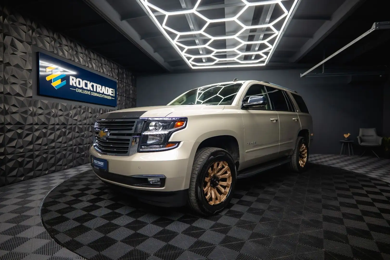 Chevrolet Tahoe 5.3 V8 LTZ Premium 4x4 LED *Unfallfrei*TV* Beige - 1