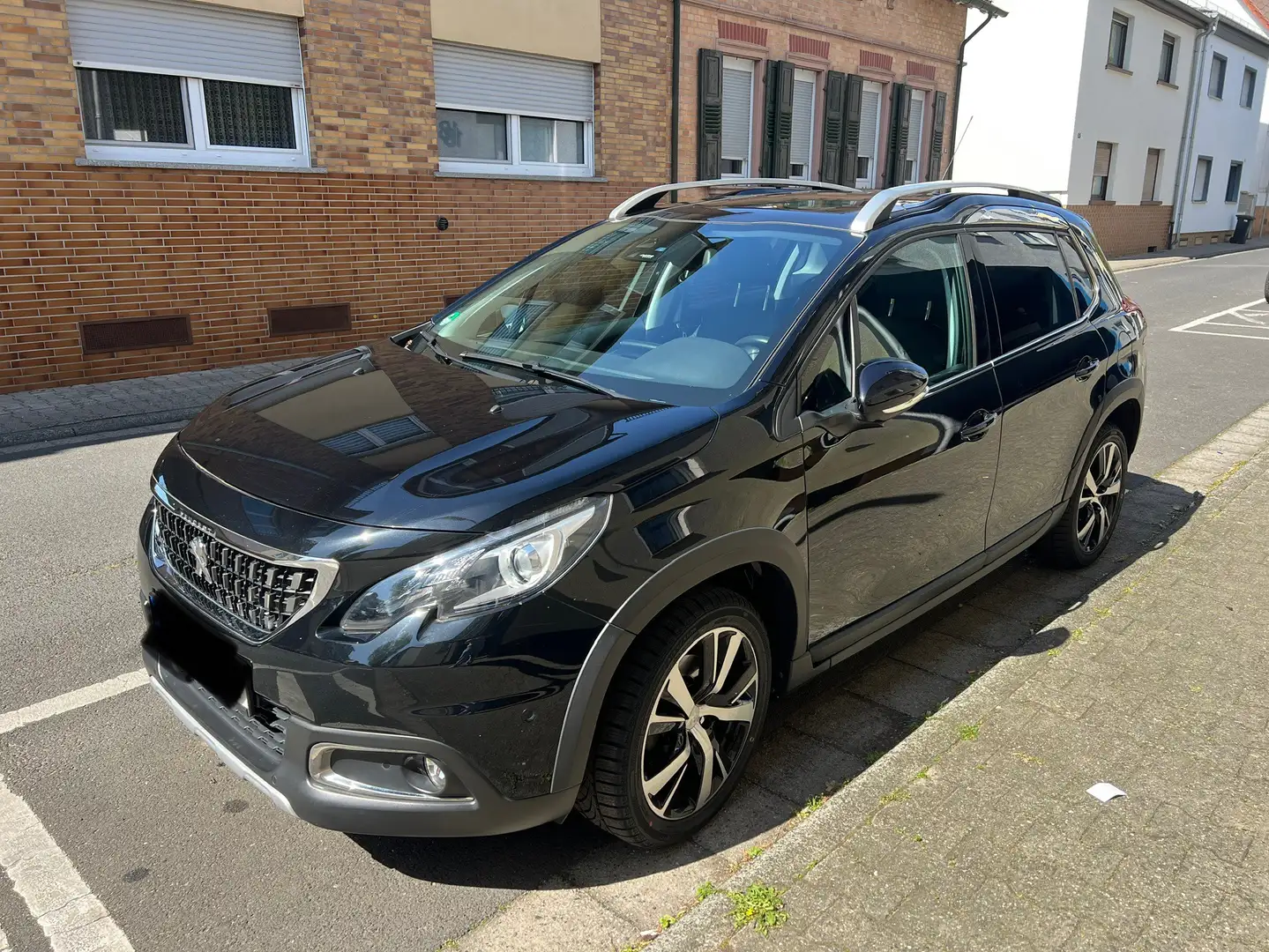 Peugeot 2008 Allure Schwarz - 1