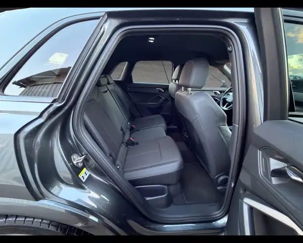 Audi Q3 view 17