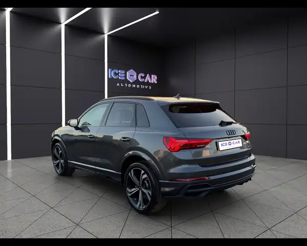 Audi Q3 view 7