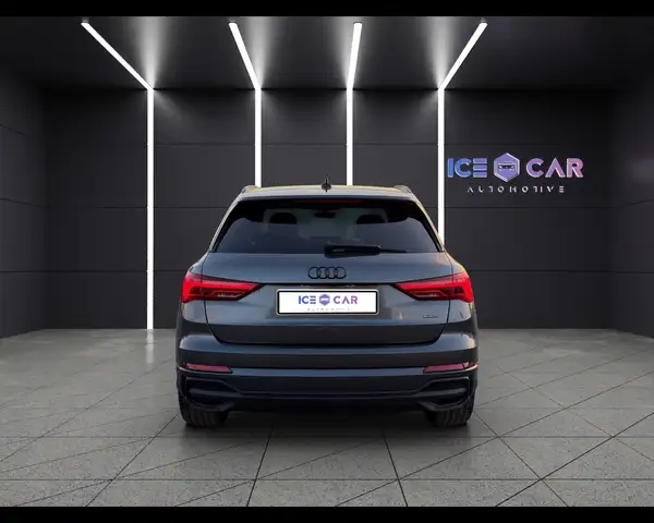 Audi Q3 view 6