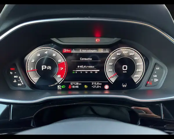 Audi Q3 view 12