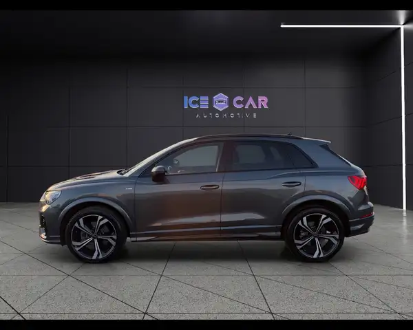 Audi Q3 view 8
