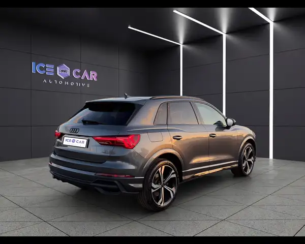 Audi Q3 view 5