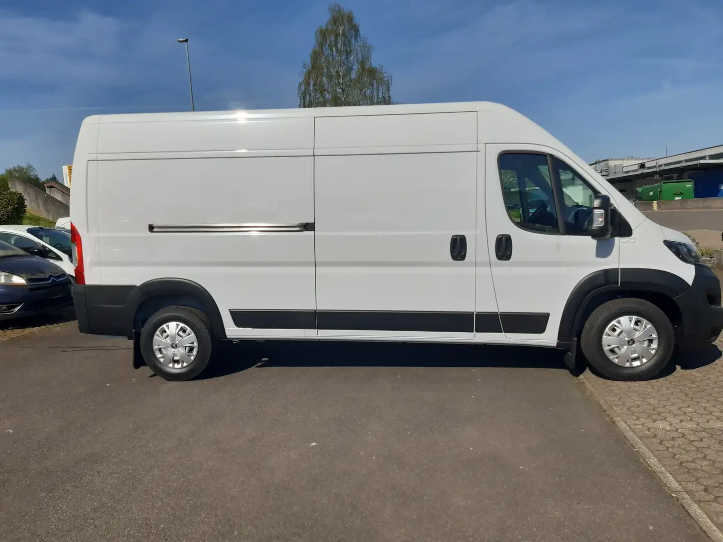 Peugeot Boxer 435 L3H2 Premium Hochraum BlueHDi 140 Klimaa Weiß - 2