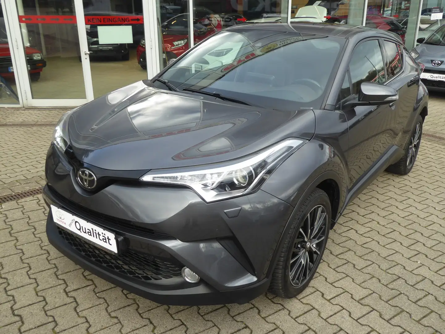 Toyota C-HR 1,2 T Lounge Grijs - 1