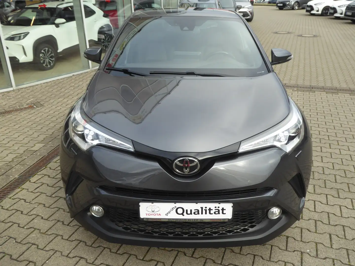Toyota C-HR 1,2 T Lounge Grijs - 2