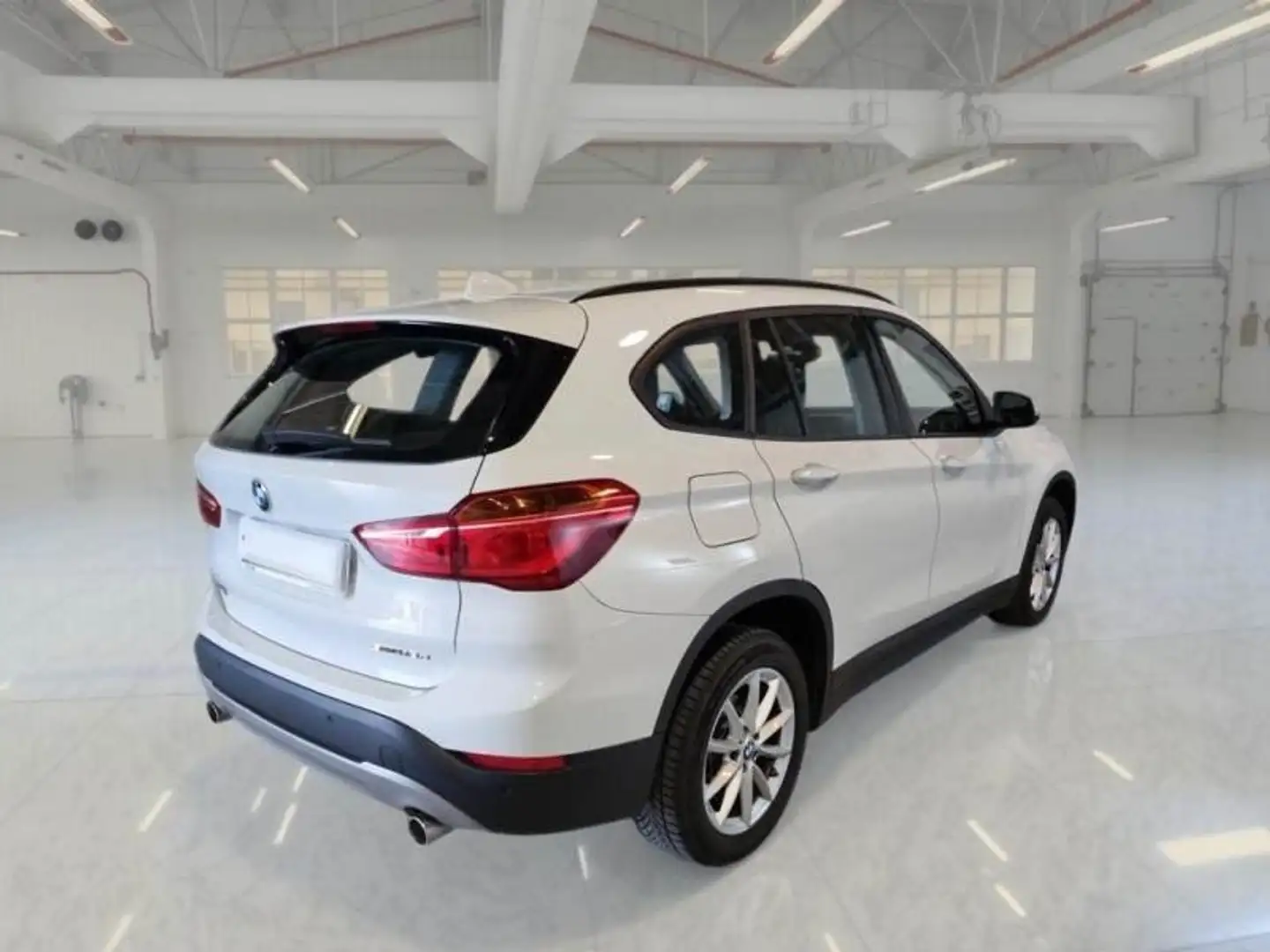 BMW X1 sDrive 18dA Business - 1