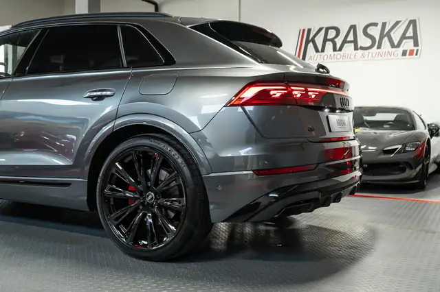 Audi Q8 view 12