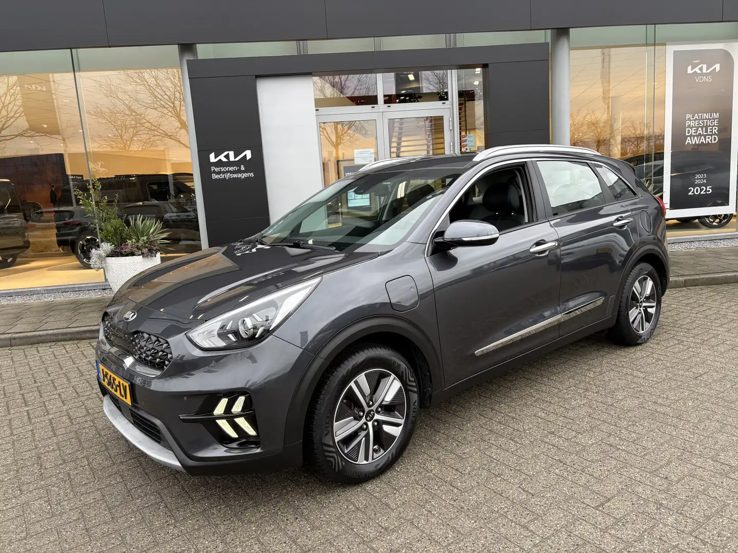 Kia Niro 1.6 GDi PHEV DynamicLine bel voor afspraak / info Gris - 1
