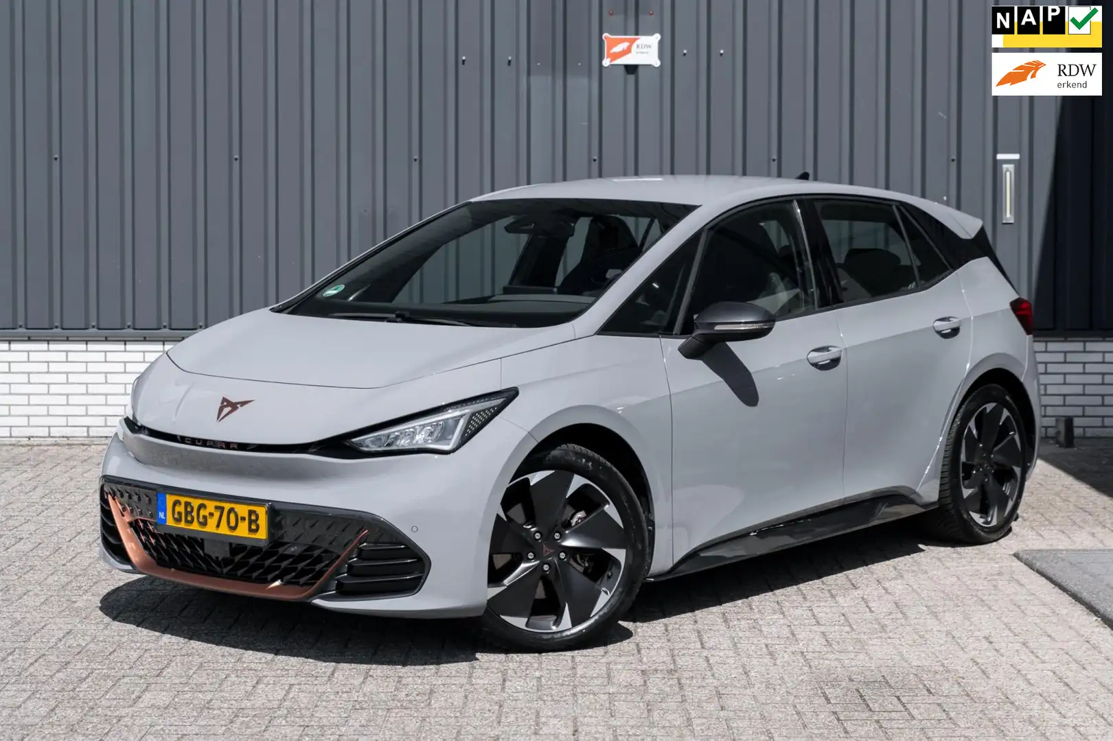 CUPRA Born Copper Edition 62 kWh*Navigatie*Apple Carplay* Grijs - 1