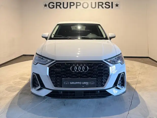 Audi Q3 view 5