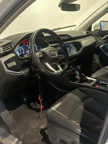 Audi Q3 view 12