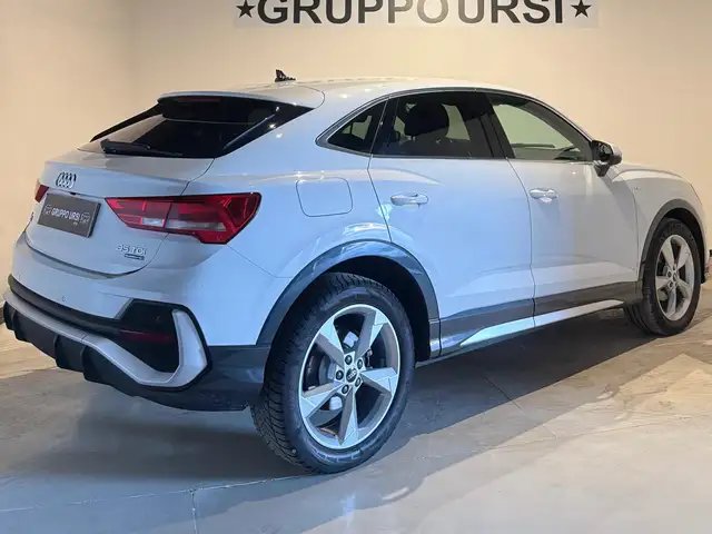 Audi Q3 view 3