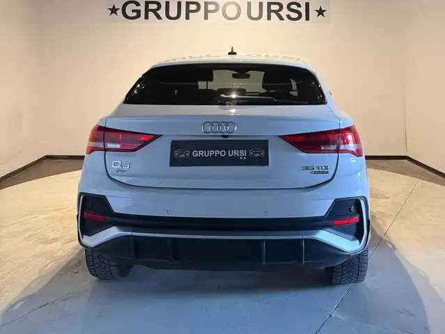 Audi Q3 view 6