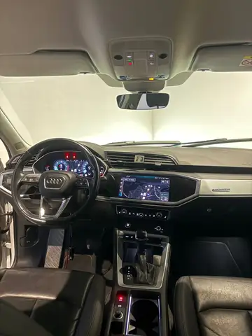 Audi Q3 view 9