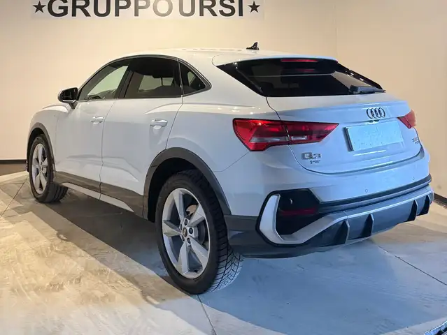 Audi Q3 view 4
