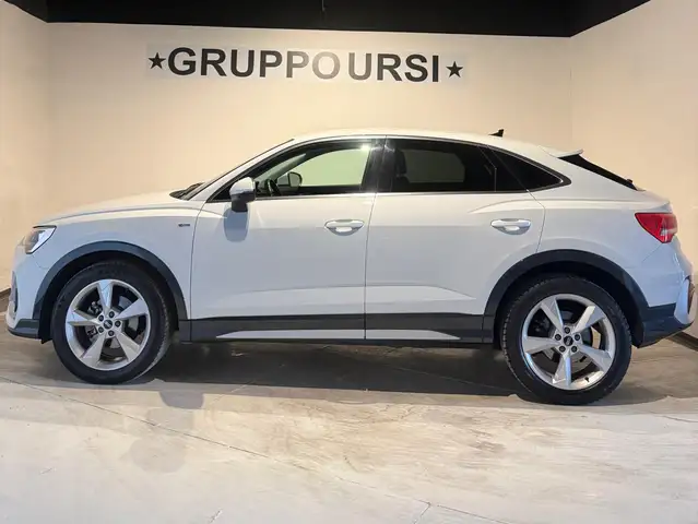 Audi Q3 view 8