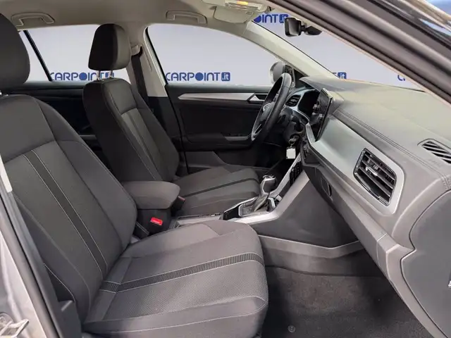 Volkswagen T-Roc view 16