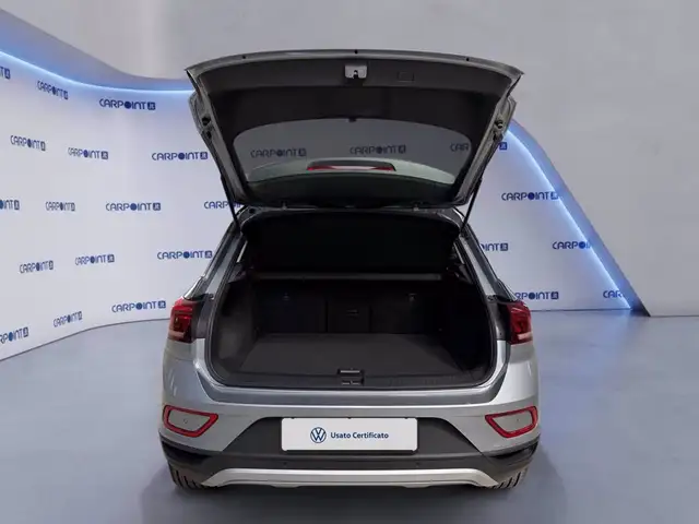 Volkswagen T-Roc view 18
