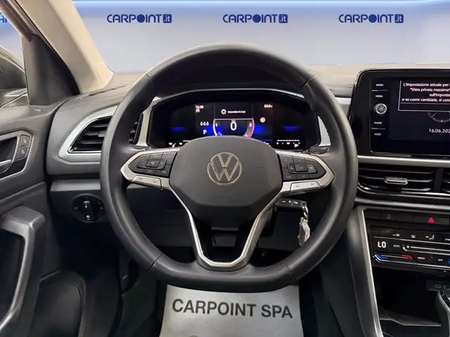 Volkswagen T-Roc view 13