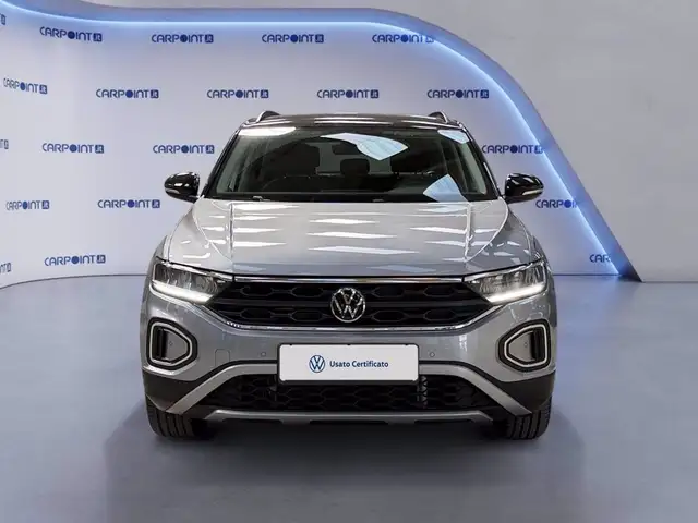 Volkswagen T-Roc view 9