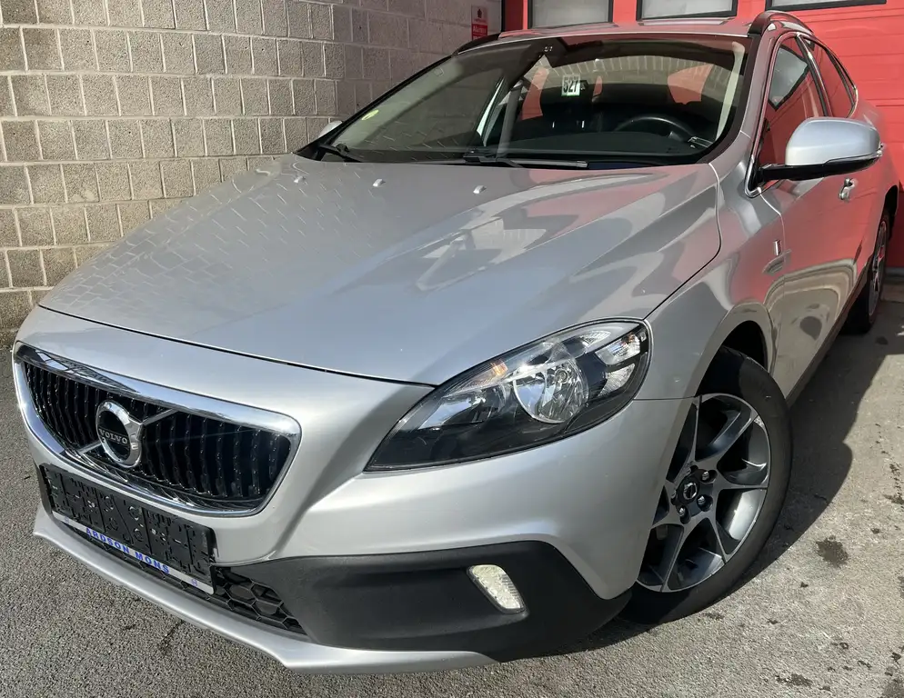 Volvo V40 Cross Country 2017 из Европы — купить под ключ