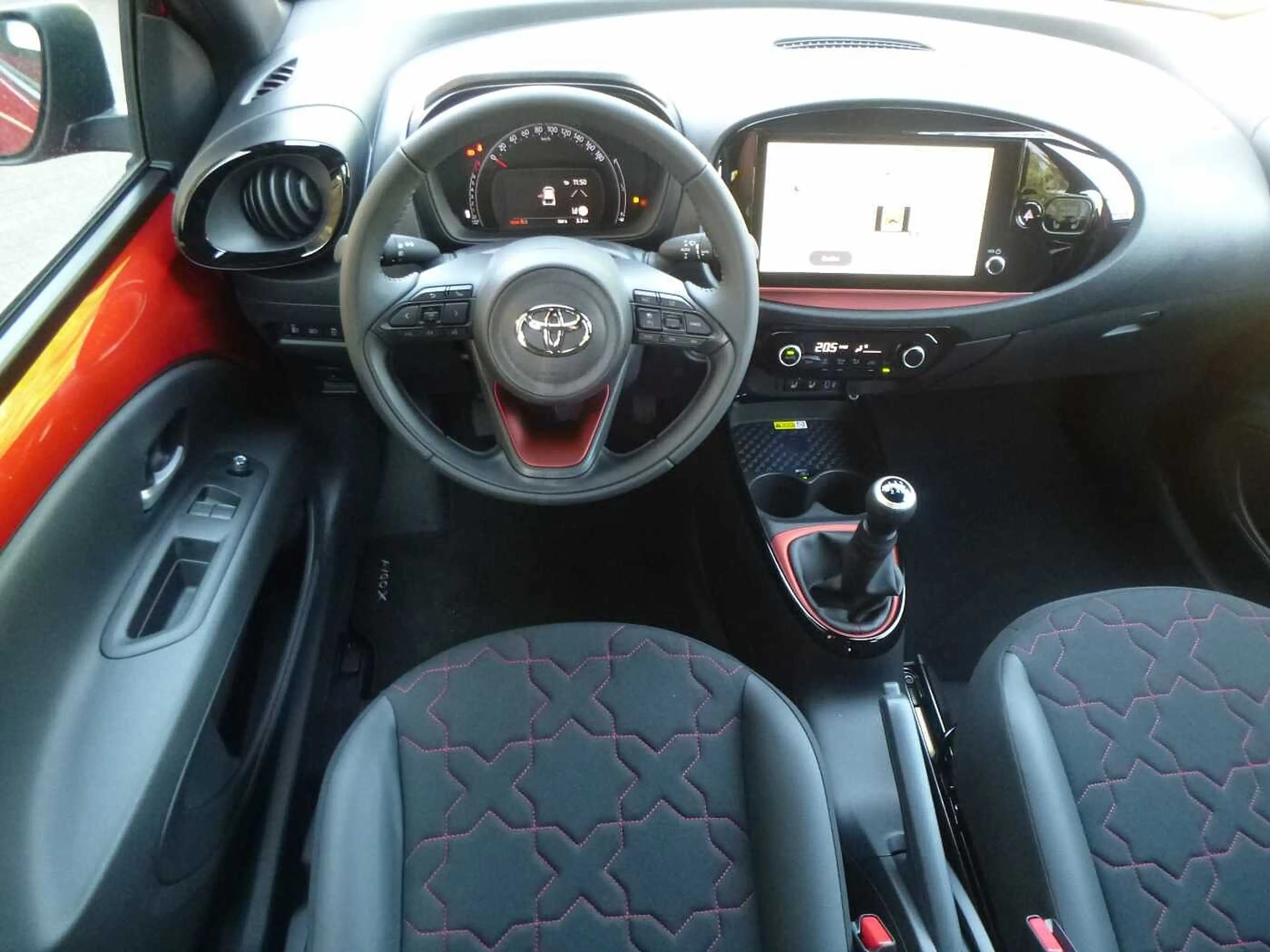 Toyota Aygo X Pulse Edition - LED, Navi, SZ, PDC, Alu 18' — photo 9